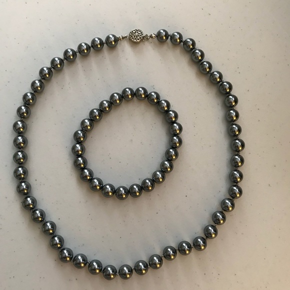 Black Faux Pearl Necklace and Bracelet Set - Picture 4 of 5